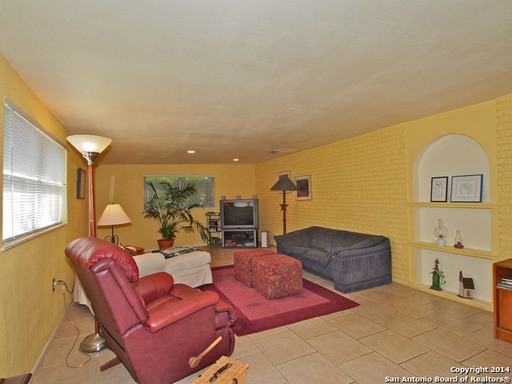 214 Windcrest Dr - Photo 2 of 25