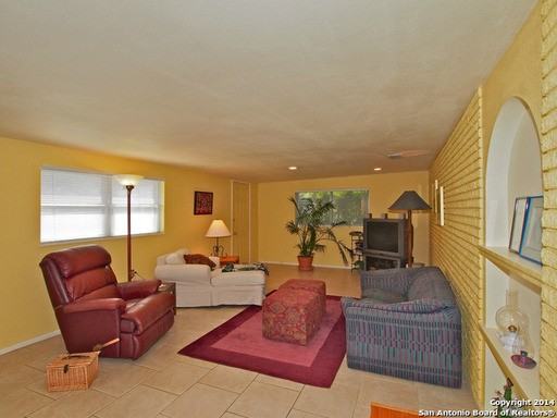 214 Windcrest Dr - Photo 3 of 25