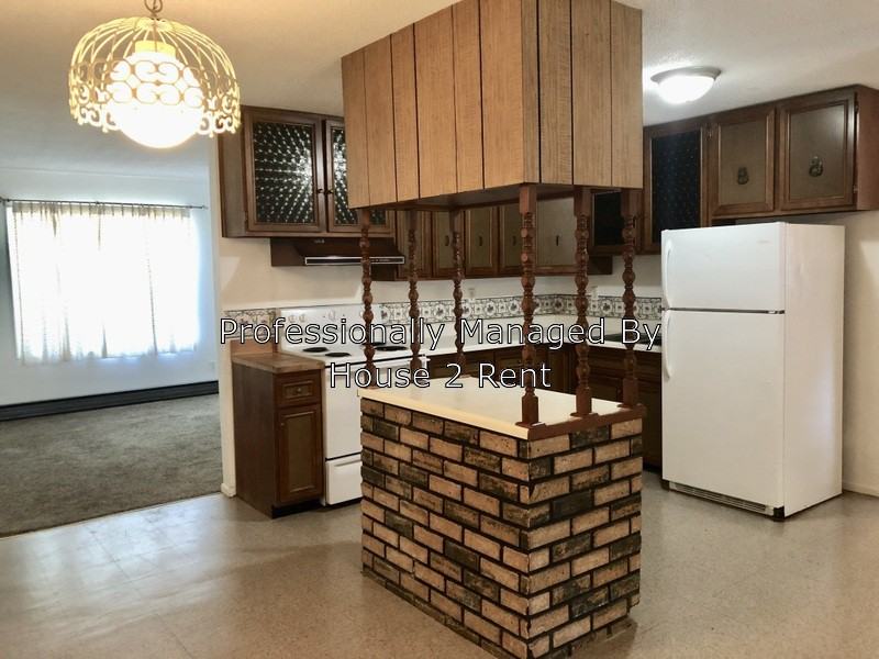 907 W 11th - Photo 3 of 10