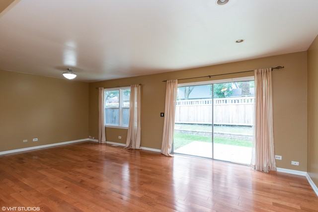 25W043 25w043 Keswick Ln 043 - Photo 3 of 11