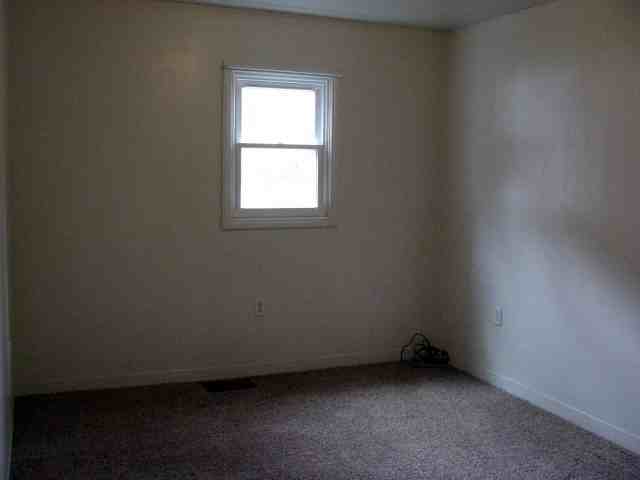 238 E Railroad St - Photo 3 of 13