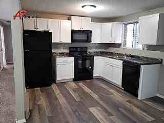 3014 East 12th Street - Photo 2 of 15