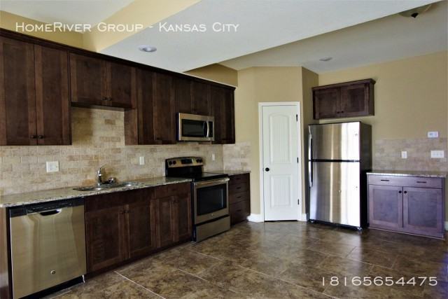 3856 Nw 94th St - Photo 3 of 15