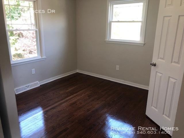 119 Frances Dr - Photo 3 of 9