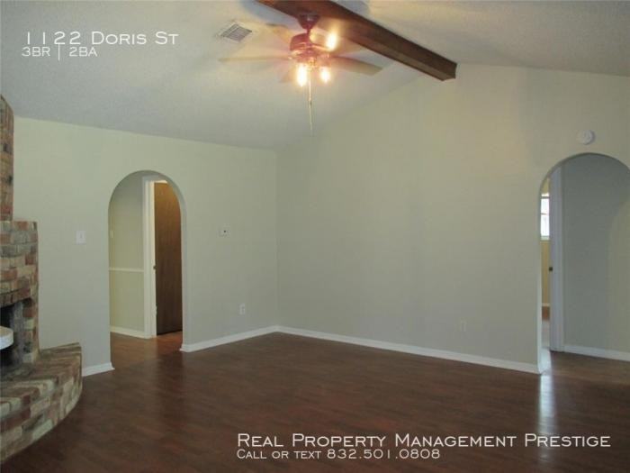 1122 Doris St - Photo 3 of 15