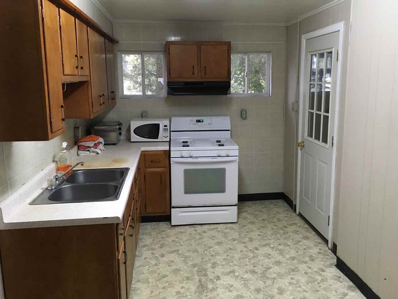 975 Church St - Photo 2 of 10