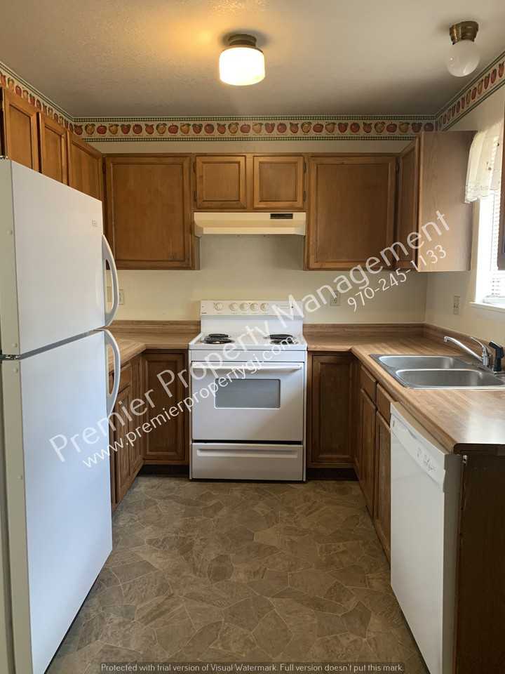 629 Highline Dr - Photo 2 of 6