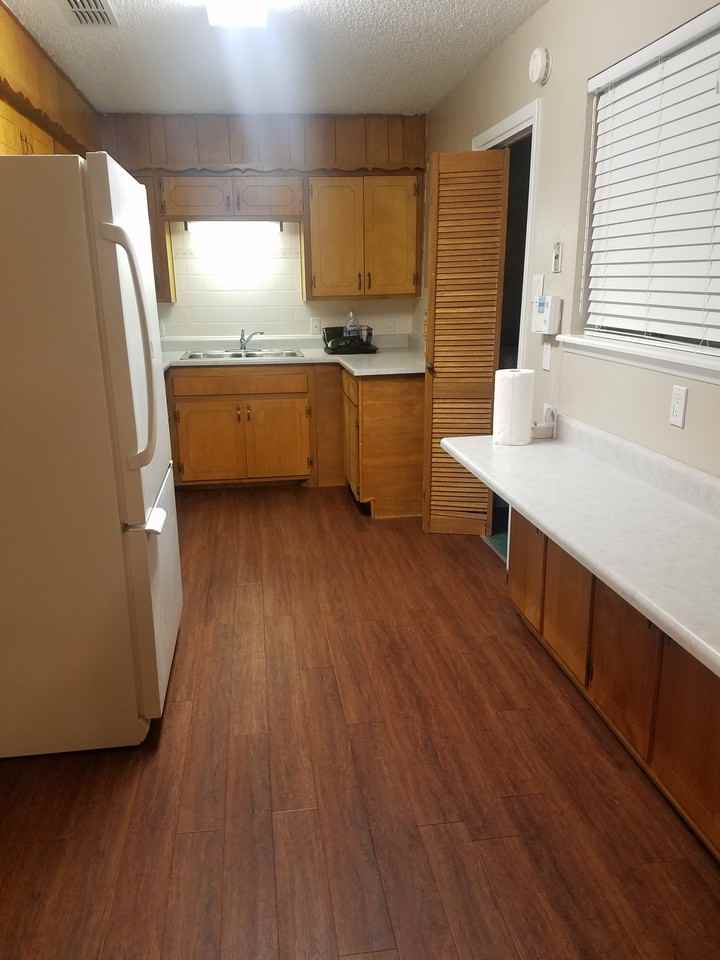 605 Circle Dr - Photo 2 of 13