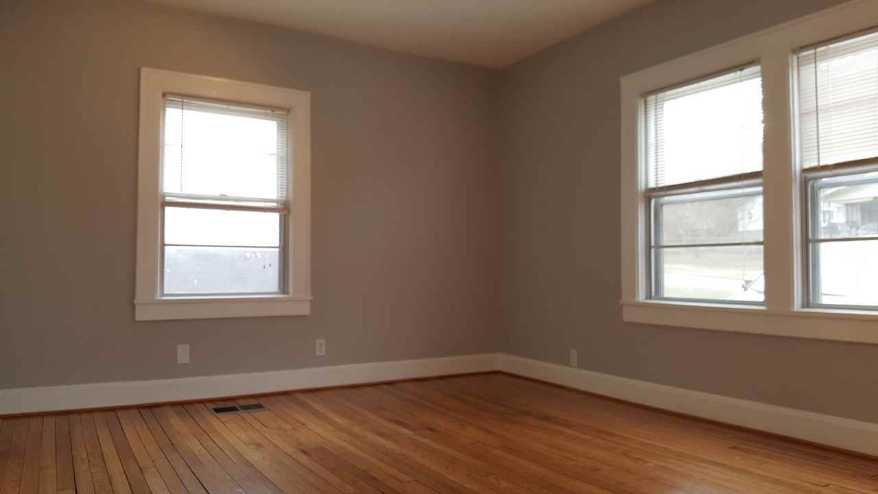 924 Hall St - Photo 3 of 8