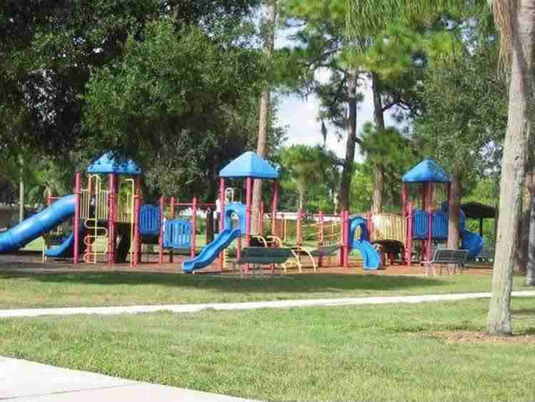 441 37th Avenue Northeast - Photo 3 of 10