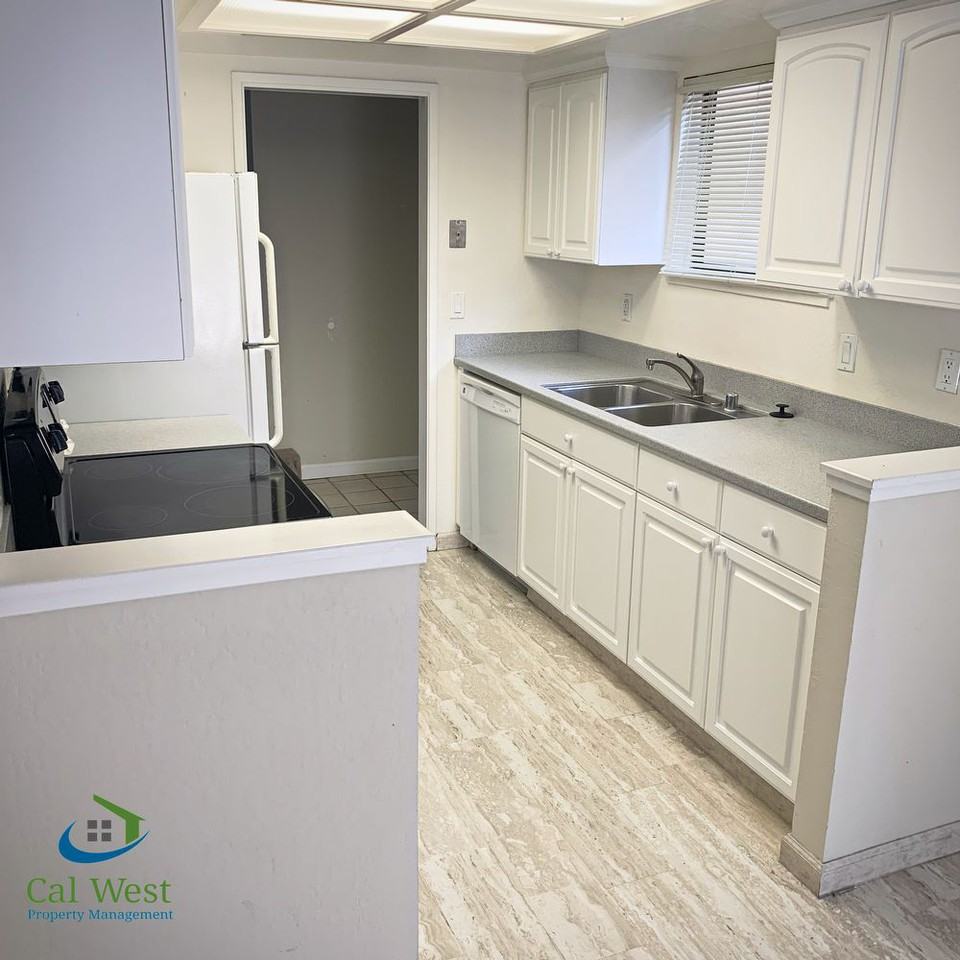 887 Cherry Creek Circle - Photo 2 of 9