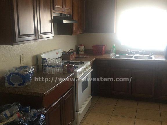 18254 First Ave - Photo 2 of 10