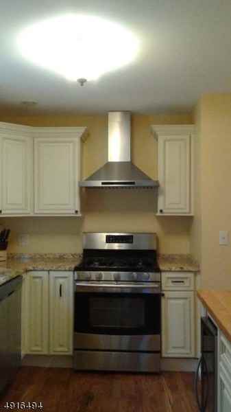 11 Van Ness Ave - Photo 2 of 15