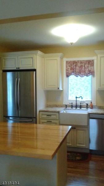 11 Van Ness Ave - Photo 3 of 15