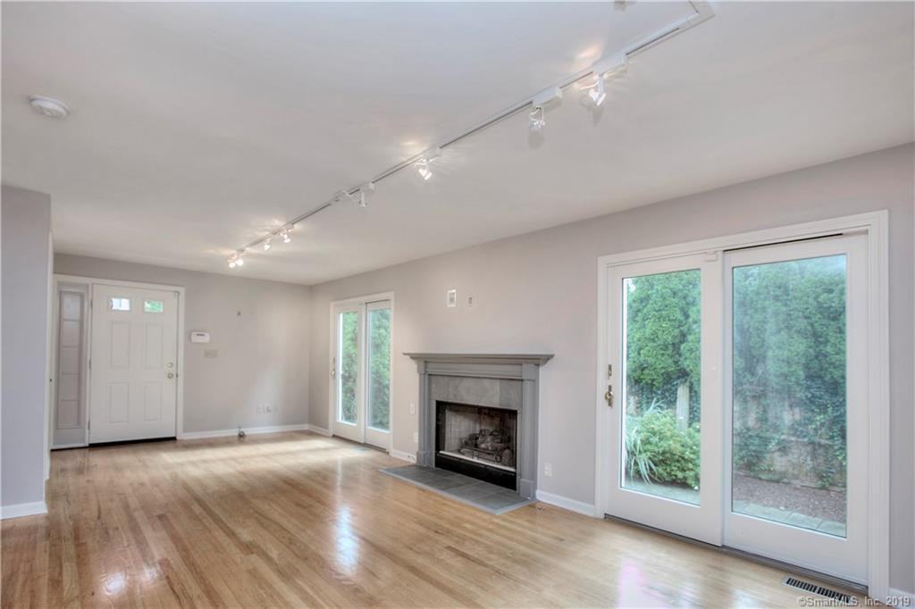 363 Pequot Avenue - Photo 2 of 17