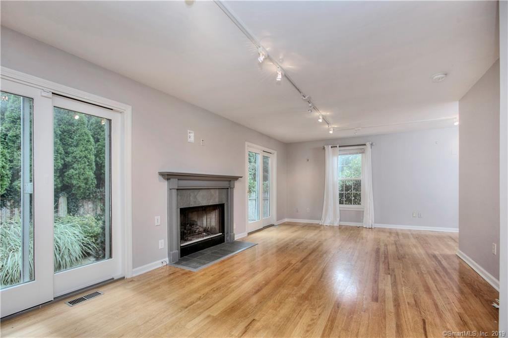 363 Pequot Avenue - Photo 3 of 17