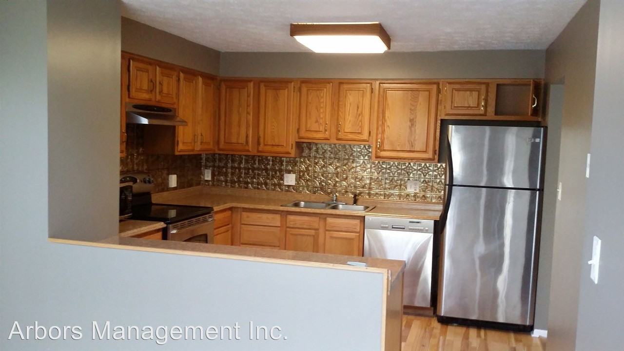 2748 Hunters Point Drive - Photo 2 of 15