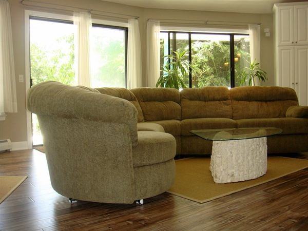 9422 Lakeview Ct - Photo 2 of 8