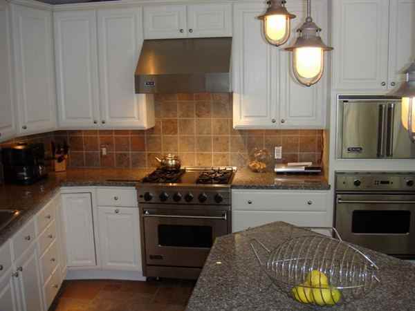 9422 Lakeview Ct - Photo 3 of 8