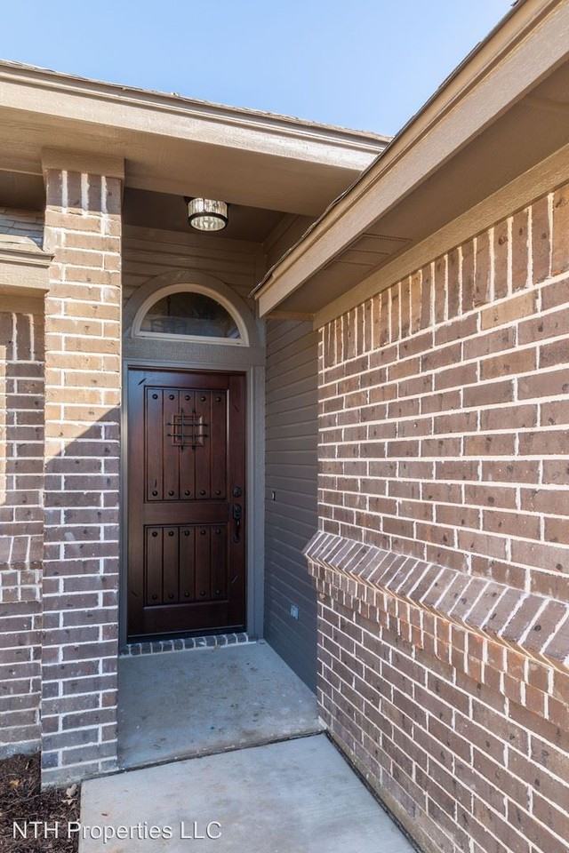 379 E 9th St - Photo 3 of 28