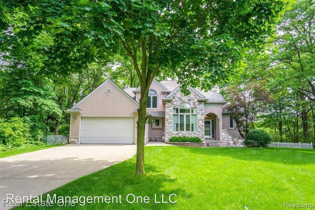 13445 Chateau Cove Drive - Photo 2 of 43