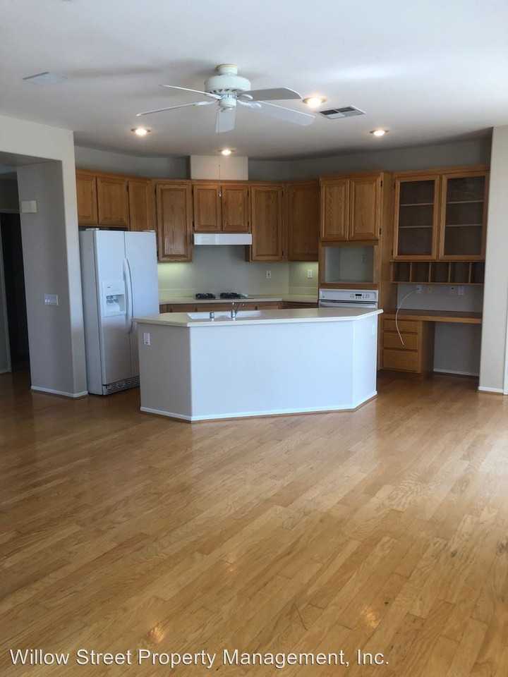 30749 Links Court - Photo 3 of 21