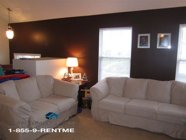 1631 Sandcastle Ln - Photo 3 of 10