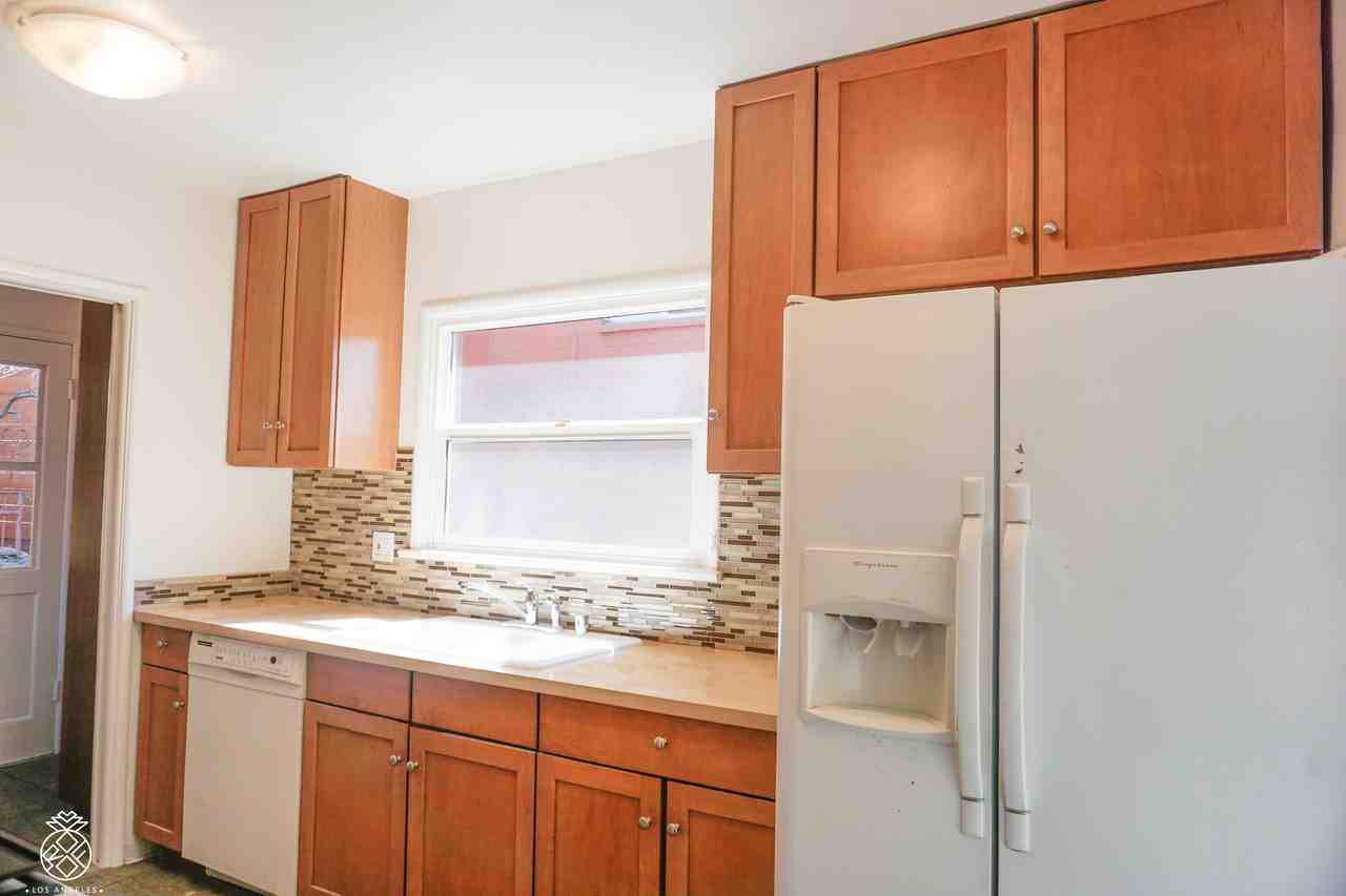 3244 Barham Boulevard - Photo 5 of 30