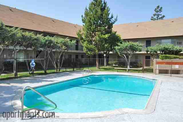 Warwick Square - Photo 3 of 25