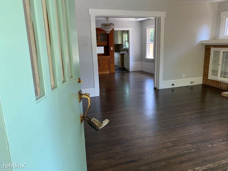 860 S 8th St - Photo 3 of 9