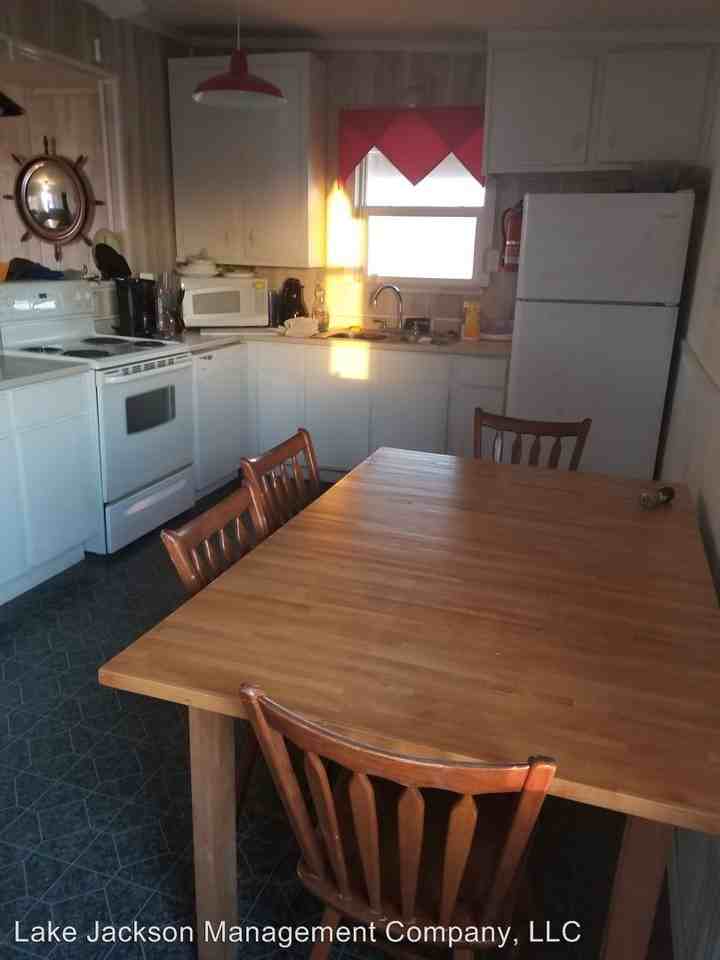 227 Detenbeck Ave - Photo 3 of 11