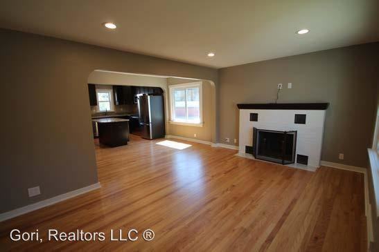 400 East Vandalia - Photo 3 of 12