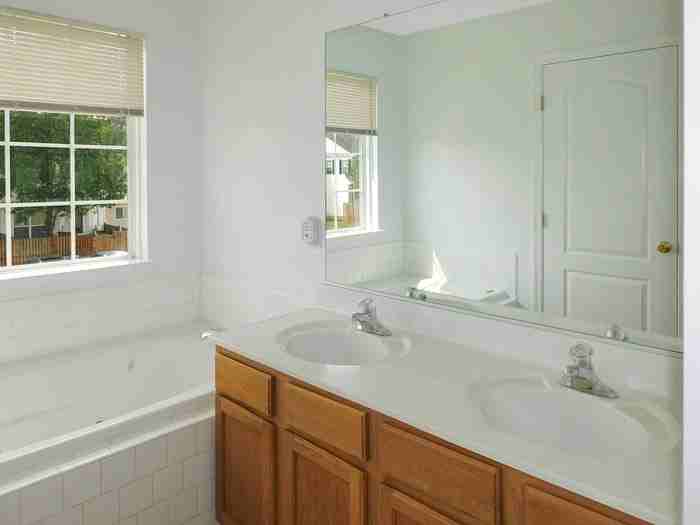 15504 Kennett Square Way - Photo 3 of 18