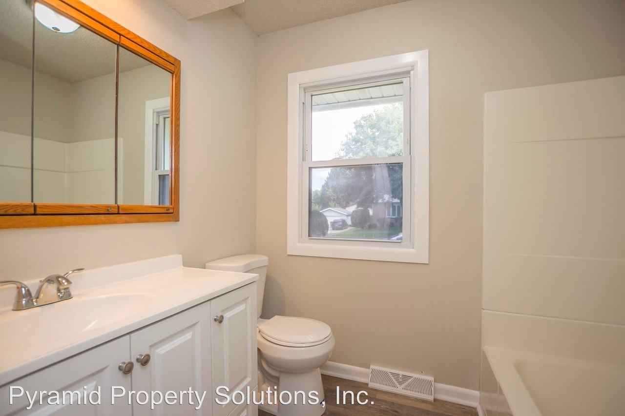 4977 Catalpa Dr - Photo 3 of 22