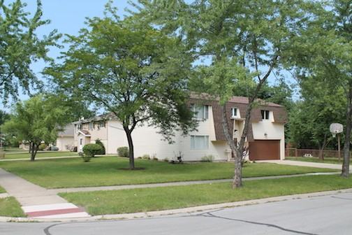 147 N Prairie Ave - Photo 2 of 17