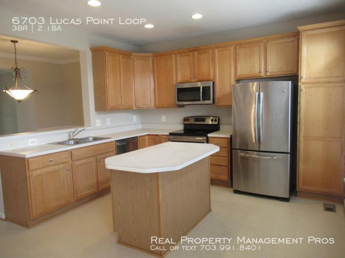 6703 Lucas Point Loop - Photo 3 of 33