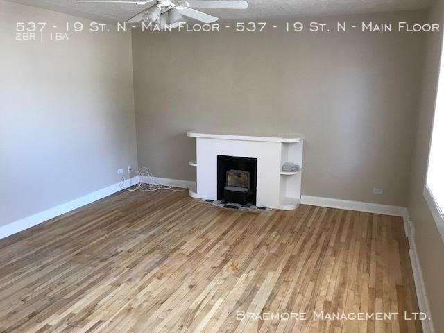 537 - 19 St. N - Main Floor - Photo 3 of 12