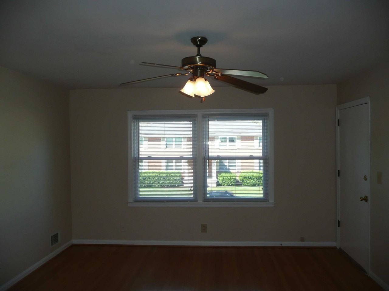 2915 Abigail Dr - Photo 2 of 7