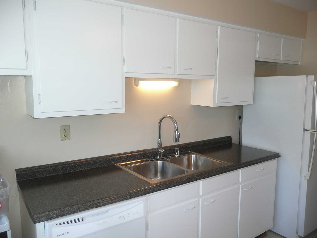 2915 Abigail Dr - Photo 3 of 7