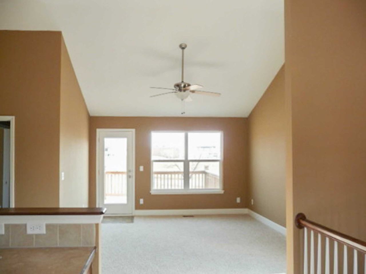 13739 Leigh Dr - Photo 3 of 9