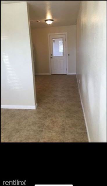 512 Railroad Ave - Photo 3 of 5