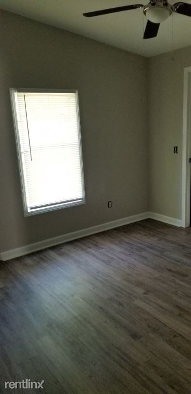 207 Main St - Photo 2 of 13