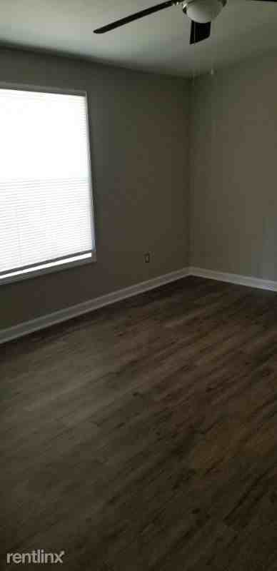 207 Main St - Photo 3 of 13