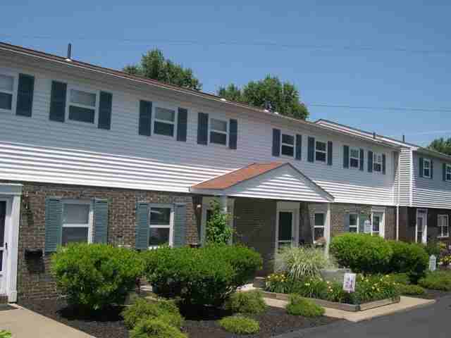 Colonial Club Apartments - Photo 2 of 13