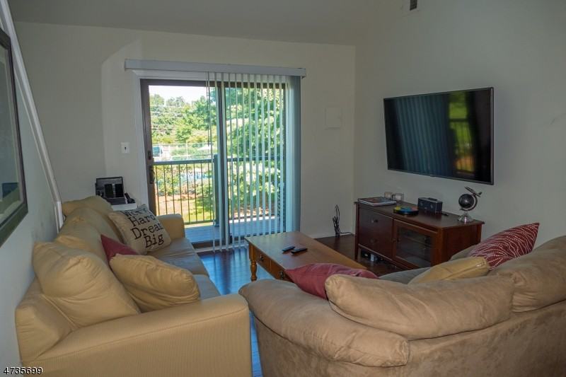 802 Yorkshire Dr - Photo 2 of 12