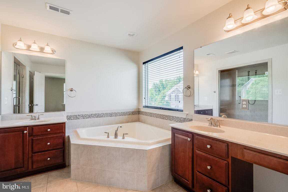 3221 Cannoncade Court - Photo 3 of 50