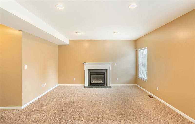 181 Broadstone Dr - Photo 3 of 25