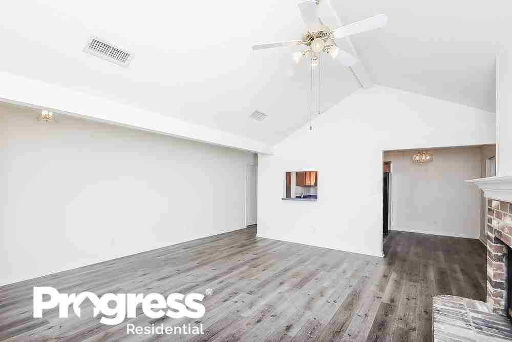 7204 Fossil Garden Dr - Photo 3 of 15