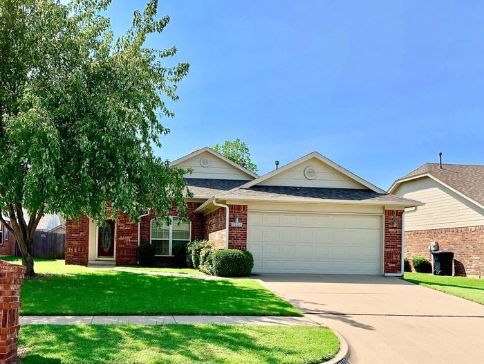 3112 Southwest 103rd Street - Photo 2 of 28