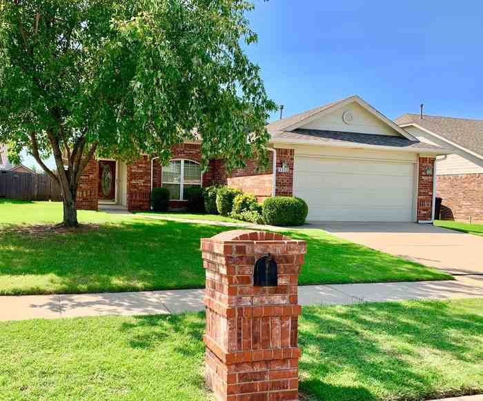 3112 Southwest 103rd Street - Photo 3 of 28